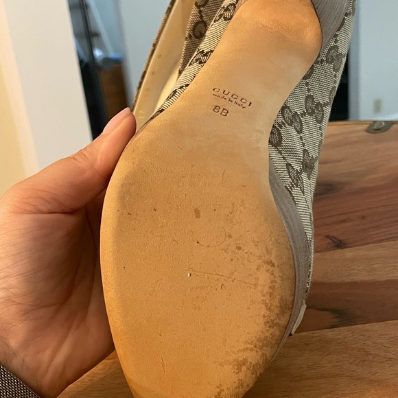 Gucci horsebit heels size 38 almost new. Worn once. No box - Picture 4 of 5